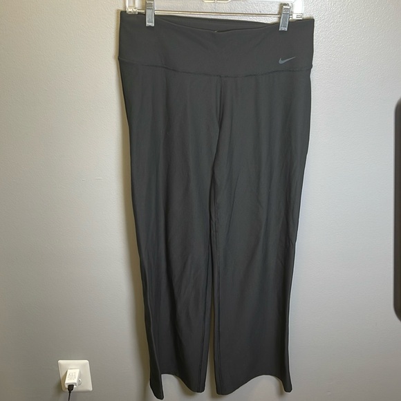 Nike Women's‎ Dri-Fit Legend Classic Fit Leggings Wide Leg Black Size Medium - Picture 1 of 5